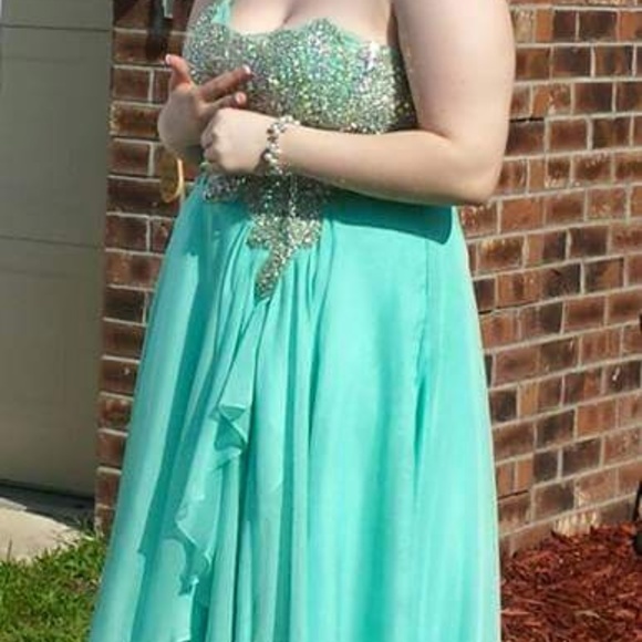 Prom Dress - Picture 3 of 4